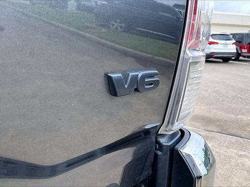 Used 2020 Toyota Tacoma TRD Off-Road AWD/4WD image 9