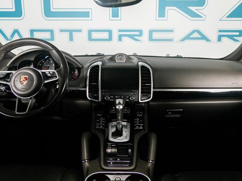 Used 2017 Porsche Cayenne w/ Premium Package AWD/4WD image 14
