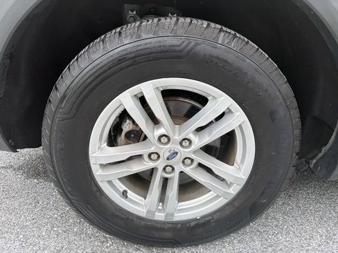 Used 2022 Ford Explorer XLT w/ Equipment Group 202A AWD/4WD image 12