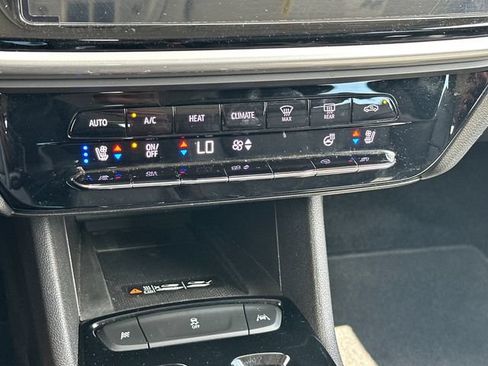 Used 2023 Chevrolet Bolt EUV Premier w/ Sun & Sound Package FWD image 28