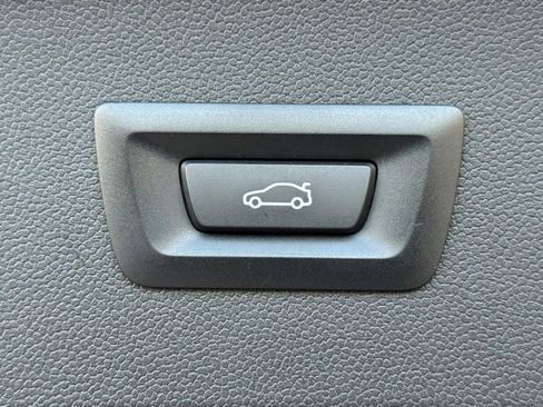 Used 2026 BMW iX xDrive45 image 17