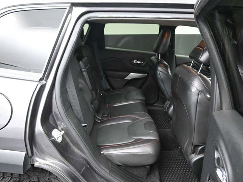 Used 2018 Jeep Cherokee Trailhawk w/ Quick Order Package 23L image 11