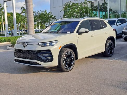 New 2026 Volkswagen Tiguan SEL R-Line image 3