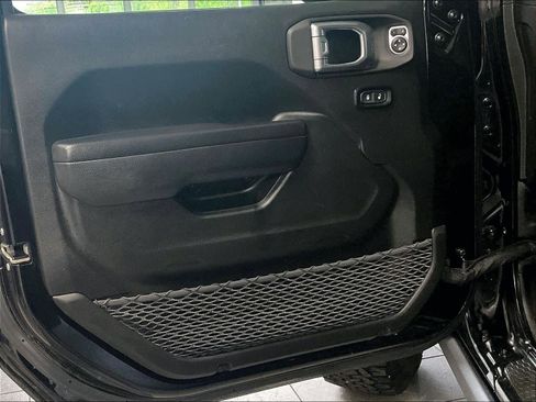 Used 2024 Jeep Wrangler Unlimited AWD/4WD image 9