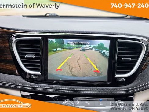 Used 2023 Chrysler Pacifica Limited FWD image 22