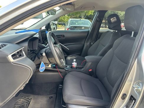 Used 2025 Toyota Corolla Cross LE FWD image 5