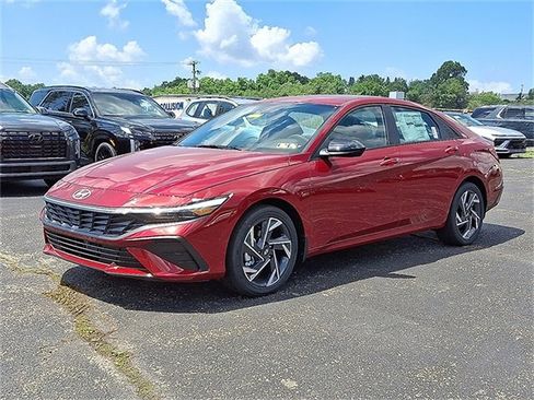 New 2025 Hyundai Elantra SEL image 2