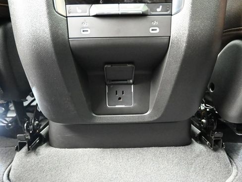 Used 2024 Chevrolet Tahoe High Country image 12