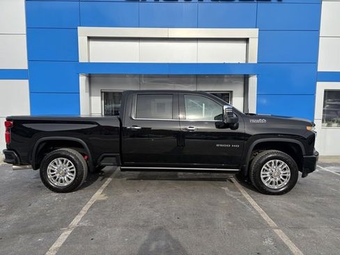 Used 2022 Chevrolet Silverado 2500 High Country w/ Safety Package II image 3