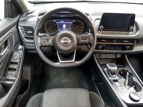 Used 2024 Nissan Rogue SV image 12