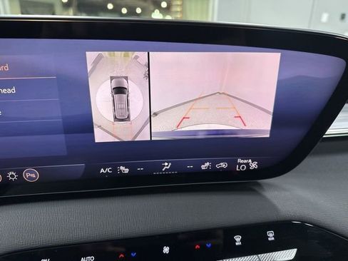 Used 2025 Buick Enclave Preferred image 2