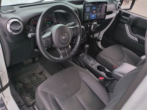 Used 2015 Jeep Wrangler Unlimited Sahara w/ Connectivity Group image 10