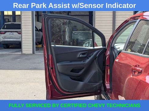 Used 2022 Chevrolet Trax LT w/ Driver Confidence Package image 28