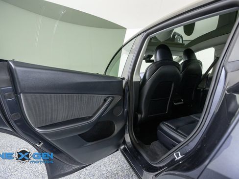 Used 2024 Tesla Model Y Long Range AWD/4WD image 24