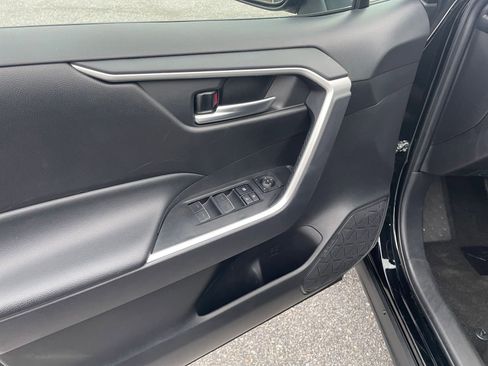 Used 2025 Toyota RAV4 XLE image 20