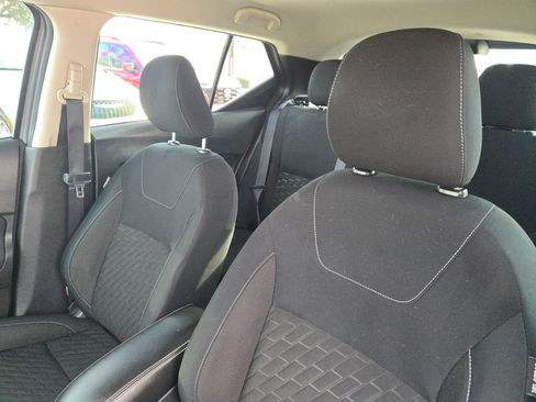 Used 2023 Nissan Kicks SV image 9