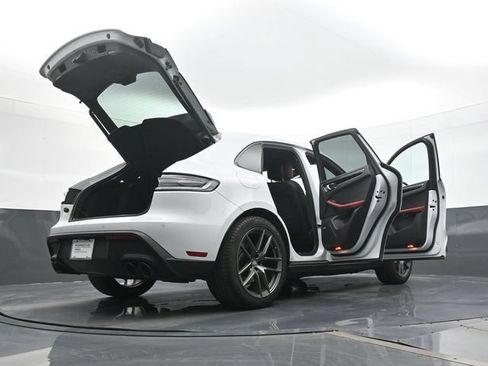 Certified 2024 Porsche Macan Turbo AWD/4WD image 27