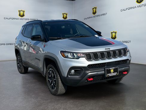 Used 2025 Jeep Compass Trailhawk AWD/4WD image 7
