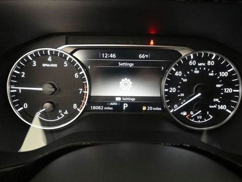 Used 2025 Nissan Pathfinder SL AWD/4WD image 12
