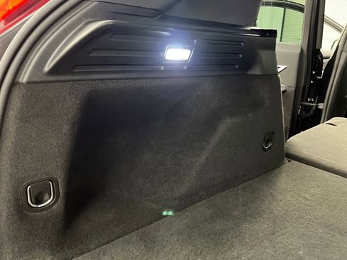 Used 2024 Cadillac XT4 Premium Luxury image 31