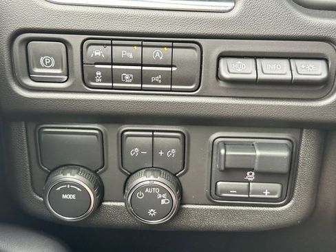 Used 2024 Chevrolet Tahoe High Country w/ Advanced Technology Package image 22