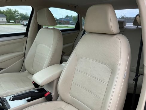 Used 2019 Volkswagen Passat 2.0T Wolfsburg w/ Wheels & Sunroof Package FWD image 11