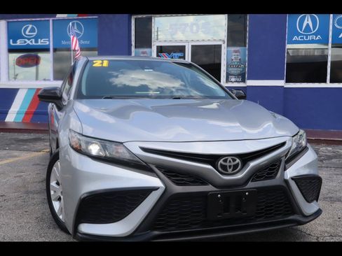Used 2021 Toyota Camry SE FWD image 2