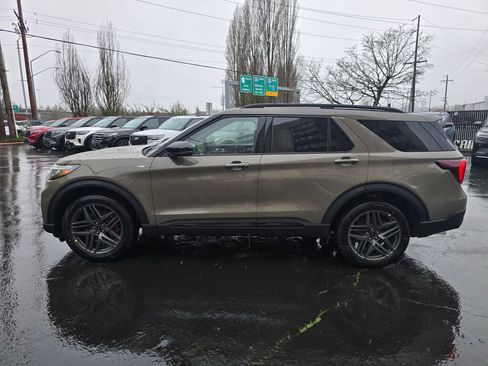 New 2026 Ford Explorer ST-Line w/ ST-Line Street Pack AWD/4WD image 8