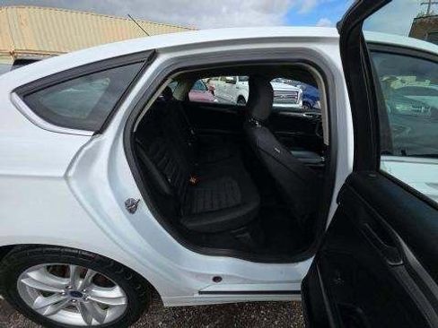 Used 2018 Ford Fusion SE w/ Fusion SE Technology Package image 11