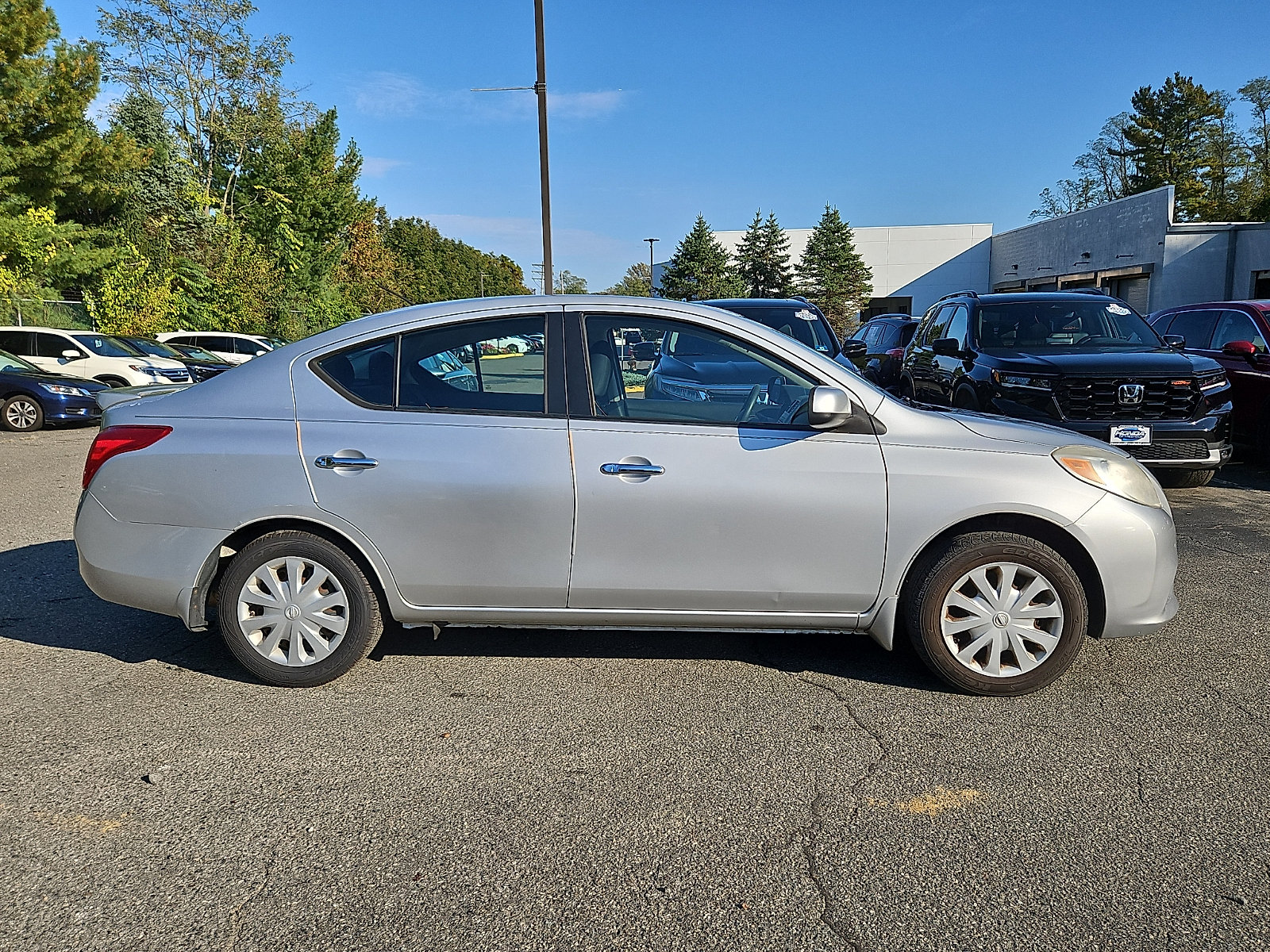 Used 2013 Nissan Versa SV w/ Convenience Pkg FWD image 8