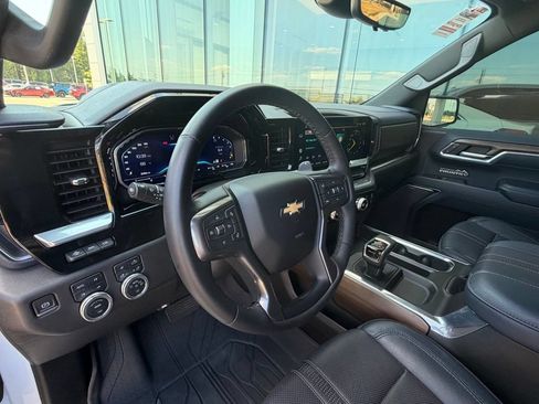 Used 2023 Chevrolet Silverado 1500 High Country w/ High Country Premium Package AWD/4WD image 19