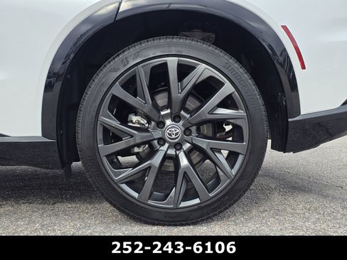 Used 2025 Toyota Crown Signia w/ Advanced Technology Package image 55