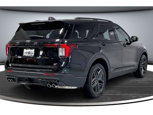 Used 2025 Ford Explorer ST image 15