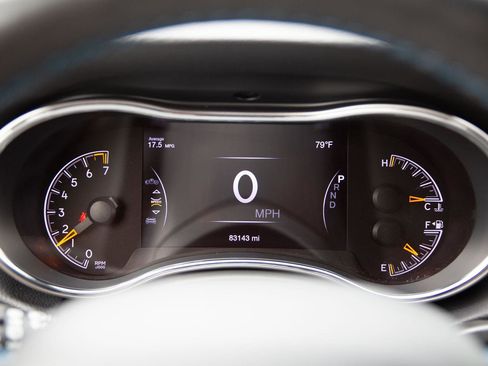 Used 2019 Jeep Grand Cherokee Laredo AWD/4WD image 12