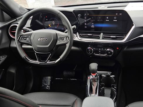 Used 2026 Chevrolet Trax RS w/ Sunroof Package image 32