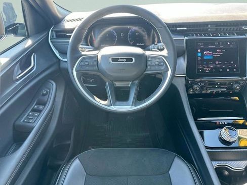 New 2025 Jeep Grand Cherokee Altitude AWD/4WD image 13