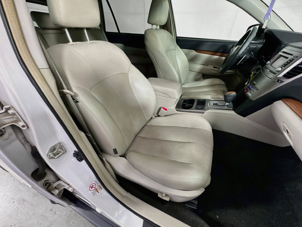 Used 2014 Subaru Outback 2.5i Limited AWD/4WD image 35