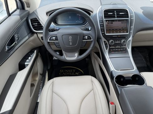 Used 2019 Lincoln Nautilus Select FWD image 12