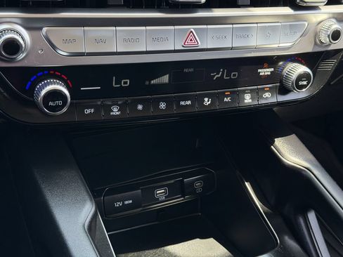 Used 2024 Kia Telluride LX FWD image 19