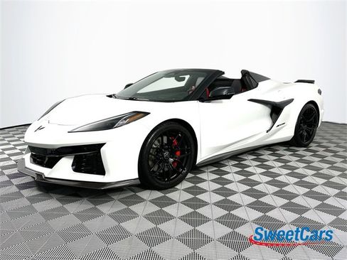 Used 2024 Chevrolet Corvette Z06 image 3
