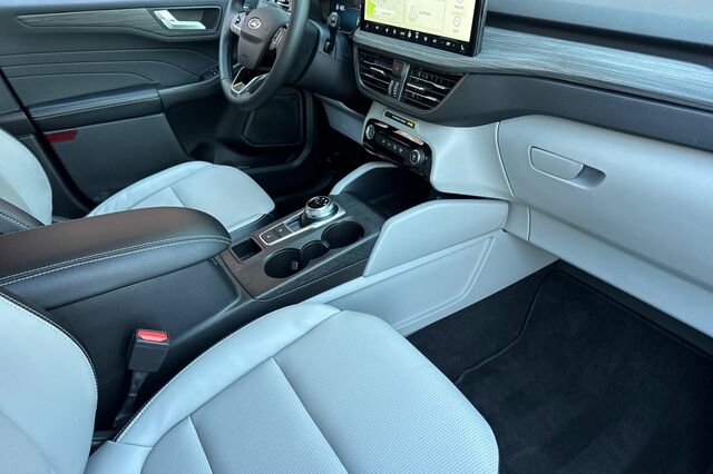 Certified 2023 Ford Escape Platinum FWD image 16