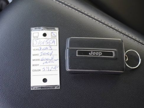 Used 2023 Jeep Grand Cherokee L Limited image 31