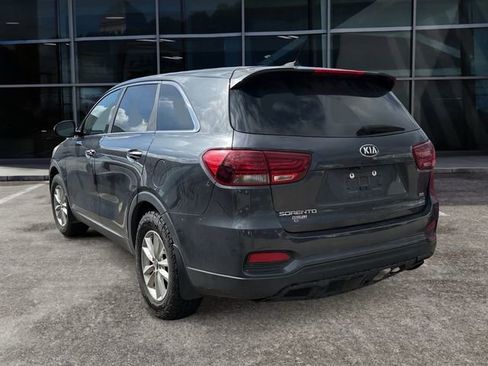 Used 2019 Kia Sorento LX image 3
