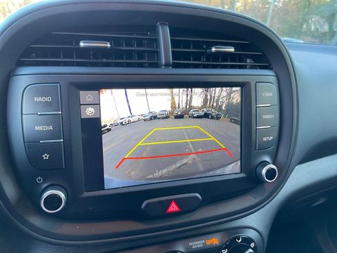 Used 2025 Kia Soul LX w/ LX Technology Package image 17