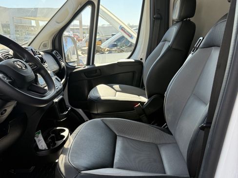 Used 2025 RAM ProMaster 2500 w/ Convenience Group FWD image 4