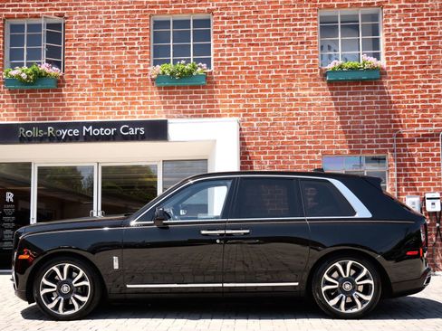 Used 2022 Rolls-Royce Cullinan w/ Cullinan Package AWD/4WD image 3