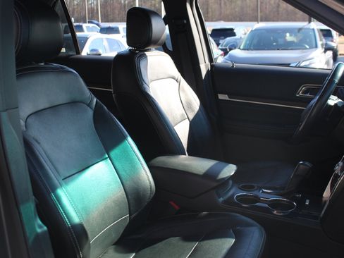 Used 2017 Ford Explorer Limited image 37