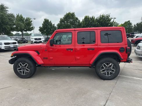 Used 2025 Jeep Wrangler Sahara AWD/4WD image 8