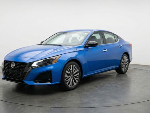 Used 2025 Nissan Altima 2.5 SV image 3