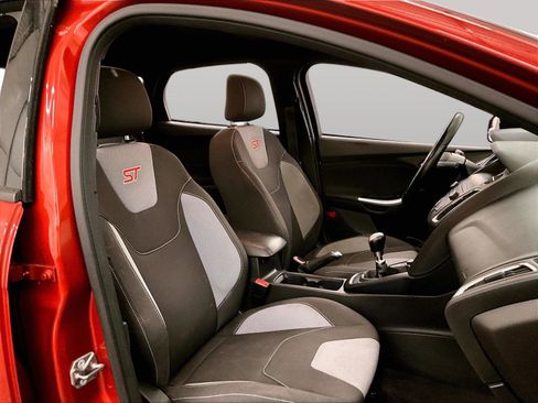 Certified 2018 Ford Focus ST FWD image 7